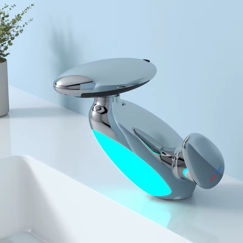 Bathroom Basin Faucet with Led Light Tap Penguin Pull-Out Basin Deck Mounted Sink Mixers 3 Colors Change Rotate the Upper Spray