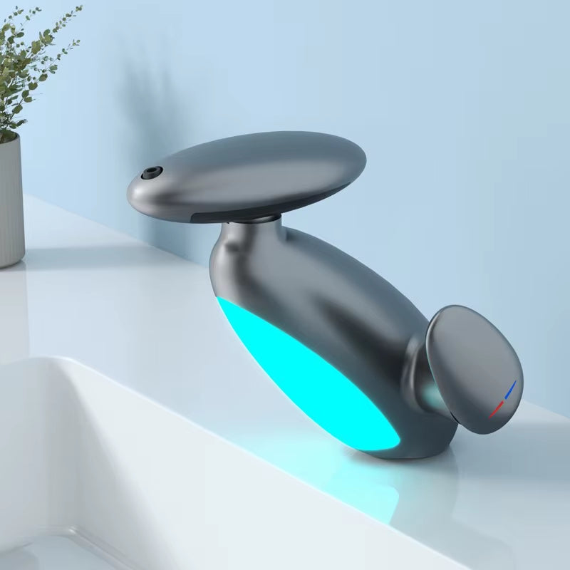Bathroom Basin Faucet with Led Light Tap Penguin Pull-Out Basin Deck Mounted Sink Mixers 3 Colors Change Rotate the Upper Spray
